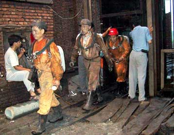 Εκατό άτομα βρίσκονται παγιδευμένα σε ανθρακωρυχείο της Κίνας