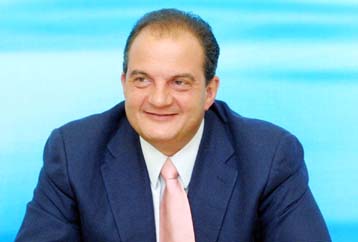 Με αναφορές στην Κύπρο και στον ευρωστρατό η παρέμβαση Καραμανλή στη σύνοδο του ΕΛΚ