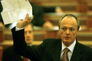 Ψήφο εμπιστοσύνης εξασφάλισε ο «πράκτορας» πρωθυπουργός της Ουγγαρίας