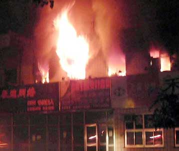 Συνελήφθησαν δύο παιδιά για την πολύνεκρη πυρκαγιά σε Ίντερνετ καφέ του Πεκίνου