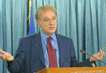 Ο πρωθυπουργός χειρίζεται προσωπικά το λεπτό θέμα του ευρωστρατού, δήλωσε ο Τ.Χυτήρης