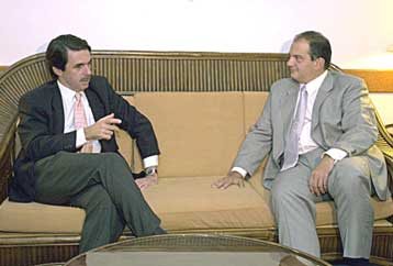 «Κατηγορώ» Καραμανλή κατά κυβέρνησης για ευρωστρατό και επιστράτευση των απεργών