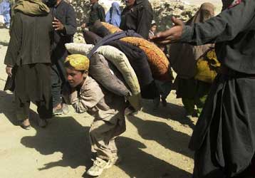 Προστατεύστε τους μετανάστες, διαμηνύουν Λούμπερς και Ρόμπινσον προς τους «15»