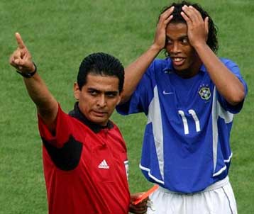 Την Κυριακή η πειθαρχική επιτροπή της FIFA αποφασίζει για την τιμωρία του Ροναλντίνιο