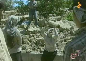 Αγωνιώδεις προσπάθειες για τον εντοπισμό επιζώντων από το φονικό σεισμό στο Ιράν