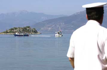 Μικρό ιστιοφόρο εντοπίστηκε προσαραγμένο στη βραχονησίδα Πιπέρι κοντά στην Κύθνο