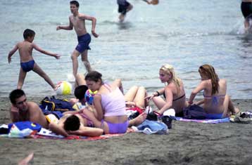 Αυξημένη κίνηση στα λιμάνια και στις εθνικές οδούς λόγω του τριημέρου