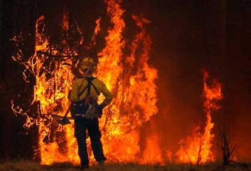 Μεγάλη πυρκαγιά απειλεί κατοικημένες περιοχές στην Πολιτεία της Αριζόνα
