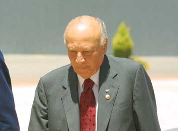 Για το βελγικό μοντέλο Συντάγματος η συζήτηση στην επόμενη συνάντηση Κληρίδη-Ντενκτάς