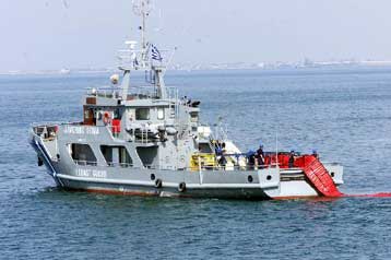 Πενήντα τέσσερις λαθρομετανάστες εντοπίστηκαν σε ιστιοφόρο ανοιχτά της Σίφνου