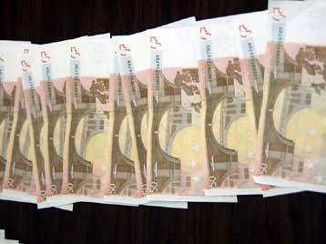 Σχεδόν 19 δισεκατομμύρια μάρκα κυκλοφορούν ακόμα στη Γερμανία