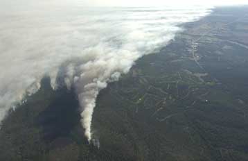 Αγωνιώδεις προσπάθειες κατάσβεσης της πυρκαγιάς στην Αριζόνα
