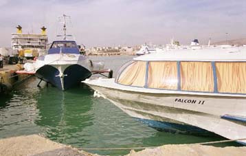 Ποινικές διώξεις σε δύο εταιρείες για πλημμελή πυρασφάλεια στα «ιπτάμενα δελφίνια»