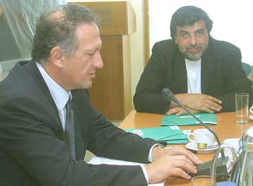 Θέματα αρμοδιότητας του υπ.Εσωτερικών στο επίκεντρο συνάντησης στο Μέγαρο Μαξίμου