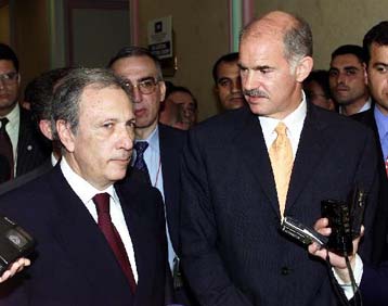 Η Ελλάδα θα ακολουθήσει τις θέσεις της ΕΕ στο θέμα του ευρωστρατού, δήλωσε ο ΥΠΕΞ