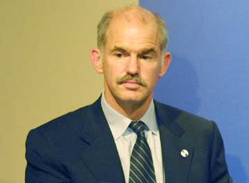 Ενημερώνει τα κόμματα για τις εξελίξεις στο θέμα του ευρωστρατού ο Γ.Παπανδρέου