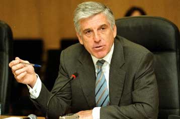 «Παραγωγική μείωση» της θητείας σε 11 μήνες αναμένεται να εξαγγείλει ο Γ.Παπαντωνίου