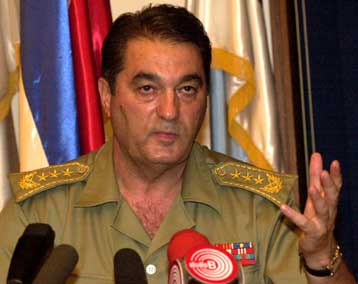 Ο Πάβκοβιτς παραιτήθηκε τελικά από την ηγεσία του γιουγκοσλαβικού στρατού