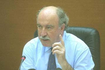 Ασφαλή τα «ιπτάμενα δελφίνια», διαβεβαιώνει ο υπουργός Εμπορικής Ναυτιλίας