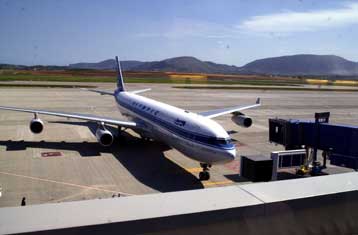 Η Κομισόν εγκαλεί την Ελλάδα για τη μη εφαρμογή κανονισμών ασφαλείας στις πτήσεις