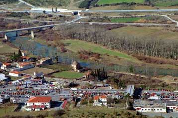 Ένταση στην Αγία Παρασκευή Τεμπών λόγω της έξωσης 20 μικροπωλητών