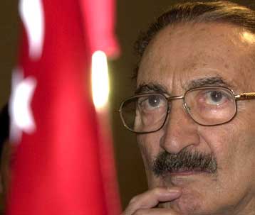 Για πρόωρες εκλογές έκανε λόγο ο Ετζεβίτ στην πρώτη δημόσια εμφάνισή του