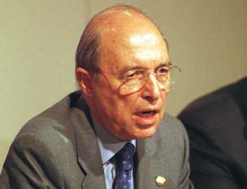 Πρόσκληση πρωθυπουργού στα κορυφαία στελέχη του ΠΑΣΟΚ για «μυστικό δείπνο»