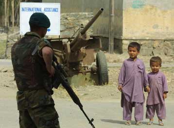 Τουλάχιστον δέκα νεκροί από έκρηξη σε αποθήκη πυρομαχικών στο νότιο Αφγανιστάν