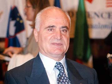 Στο «χορό» των προκλητικών δηλώσεων για το Κυπριακό επιστρέφει ο Σ.Τσακμάκογλου