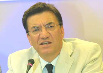 Βολές αντάλλαξαν συνδικαλιστές της διδασκαλικής ομοσπονδίας και υπουργός Παιδείας