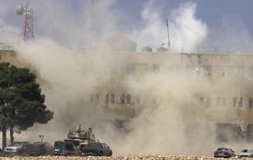 Ισχυρές εκρήξεις στο αρχηγείο της Παλαιστινιακής Αρχής στη Χεβρώνα