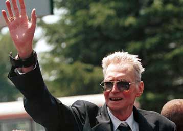 Ολόκληρο… οπλοστάσιο βρέθηκε στις αποσκευές του γιού του τέως βασιλιά της Αλβανίας