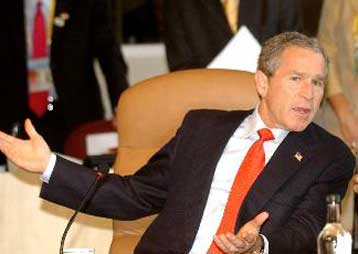 Η κυβέρνηση θα είναι αμείλικτη διαμηνύει ο Μπους μετά το μπαράζ λογιστικών σκανδάλων