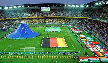 Λιγότεροι θεατές, λιγότερο θέαμα, λιγότερα γκολ… περισσότερες κάρτες