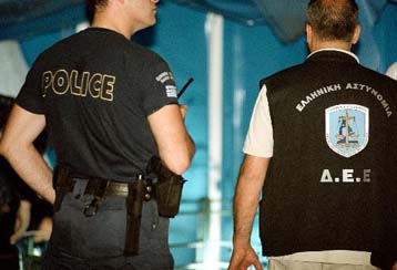 Πολλά τα ερωτηματικά για την ταυτότητα του δράστη της επίθεσης στο λιμάνι του Πειραιά