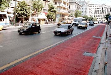 Στόχο τα 100 χλμ. λεωφορειοδρόμων μέχρι το 2004 βάζει το υπουργείο Μεταφορών