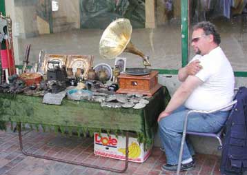 Υποχρεωτική καθίσταται η τήρηση βιβλίων και για τους πλανόδιους εμπόρους