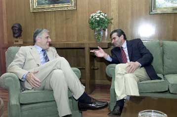 Συνάντηση Παπαντωνίου με Μπεντενιώτη – Στο Ρουφ το Στρατολογικό Γραφείο Πειραιά