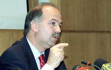 Στο «βωμό» του προϋπολογισμού περικόπτονται και κοινωνικές δαπάνες