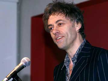 Σε διαφημιστική καμπάνια κατά του ευρώ συμμετέχει ο Μπομπ Γκέλντοφ