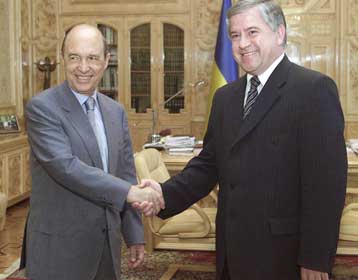 Την ανάπτυξη των οικονομικών σχέσεων Ελλάδας – Ουκρανίας συζήτησαν Σημίτης – Κίνακ