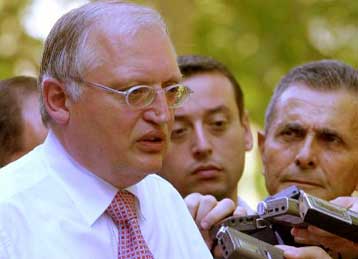 «Κλειδί» στη λύση του Κυπριακού η Αγκυρα κατά τον Φερχόιγκεν – Προκλητικός ο Ντενκτάς