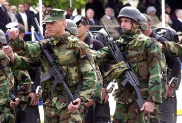 Δεκτό επί της αρχής το νομοσχέδιο για ανυπότακτους και επαγγελματίες οπλίτες