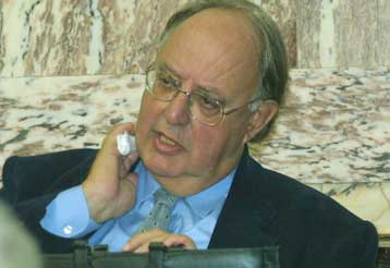 Ουδέν σχόλιο από την κυβέρνηση για τα άρθρα του Θ.Πάγκαλου στα Νέα