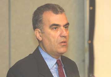 Μονιμοποιούνται οι συμβασιούχοι με 22-24 μήνες προϋπηρεσία σε ιδιωτικό τομέα και ΔΕΚΟ