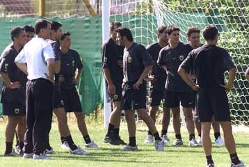 Ο Ουρουγουανός Μορκίο προ των πυλών της ΑΕΚ που αναχωρεί την Πέμπτη για Αυστρία