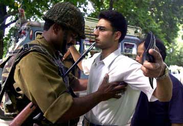 Για νέες διεισδύσεις εξτρεμιστών στο Κασμίρ κατηγορεί η Ινδία το Πακιστάν