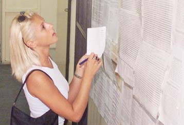 Μικρή πτώση των βάσεων προκύπτει από τα στατιστικά στοιχεία των πανελληνίων εξετάσεων