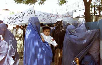 Πρώτη αντιαμερικανική διαδήλωση στην Καμπούλ μετά την πτώση των Ταλιμπάν