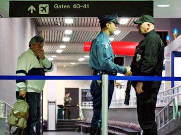 Τουλάχιστον δύο νεκροί από πυροβολισμούς στο αεροδρόμιο του Λος Αντζελες